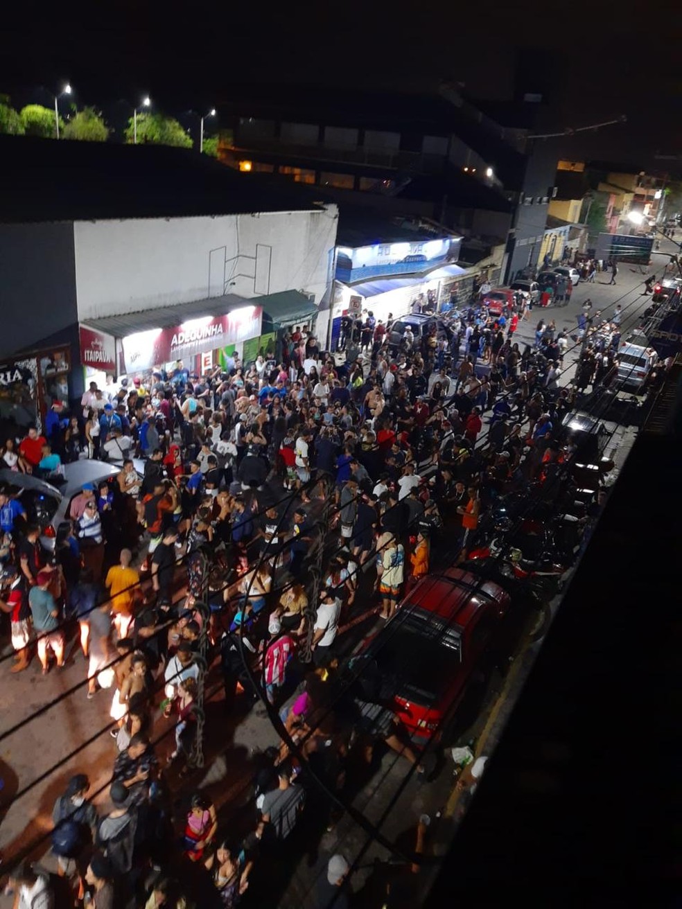 Festa do ‘Fluxo de rua’ com aglomeração de pessoas é registrado em Ubatuba