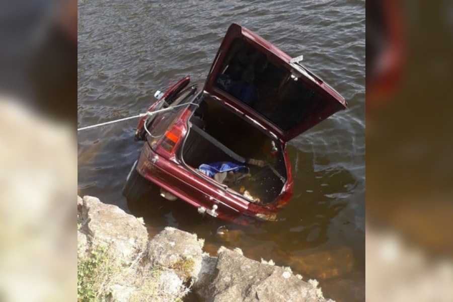 Três homens morrem em acidente de carro na represa do Pico do Itapeva em Pindamonhangaba