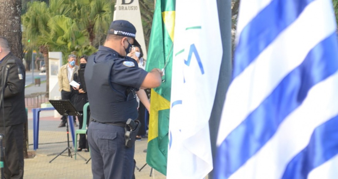 Cordas de hasteamento da bandeira são furtadas em São José dos Campos