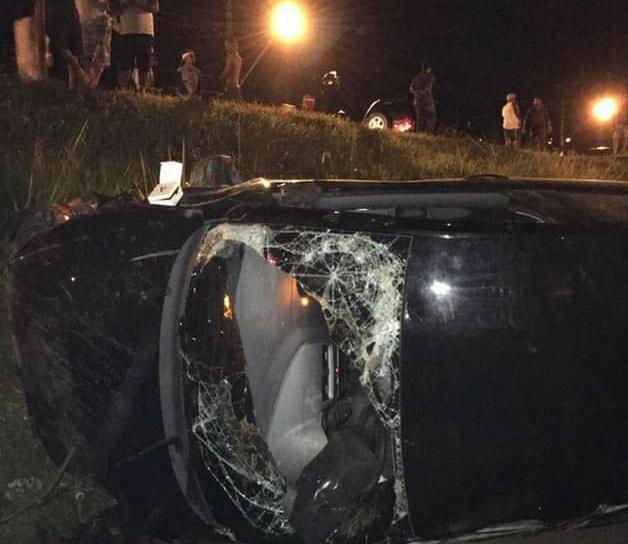 Acidente entre carro e moto deixa vítima em estado grave em Ubatuba