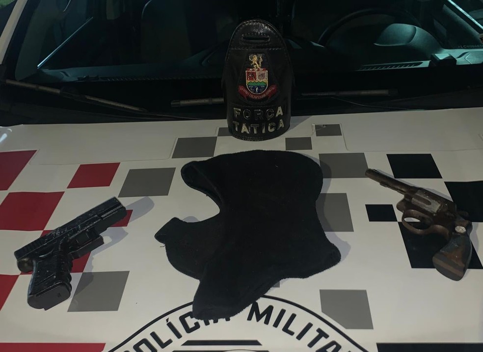 Dois são presos após perseguição policial em Caraguatatuba