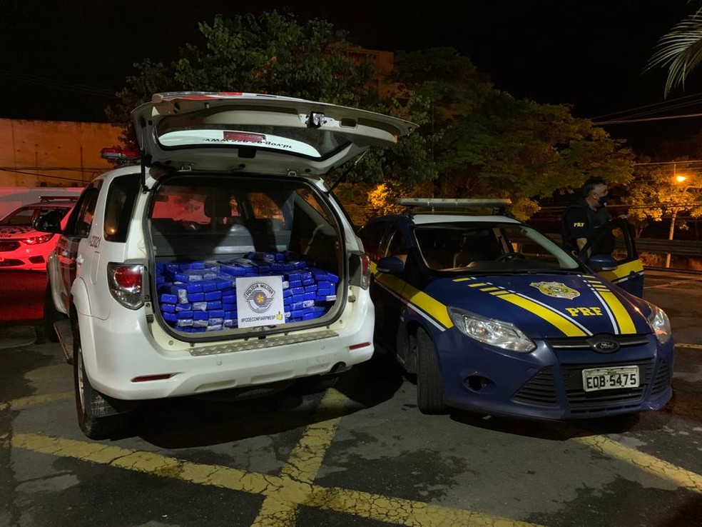 Carro de Curitiba com mais de 200 kg de maconha é apreendido em Guaratinguetá