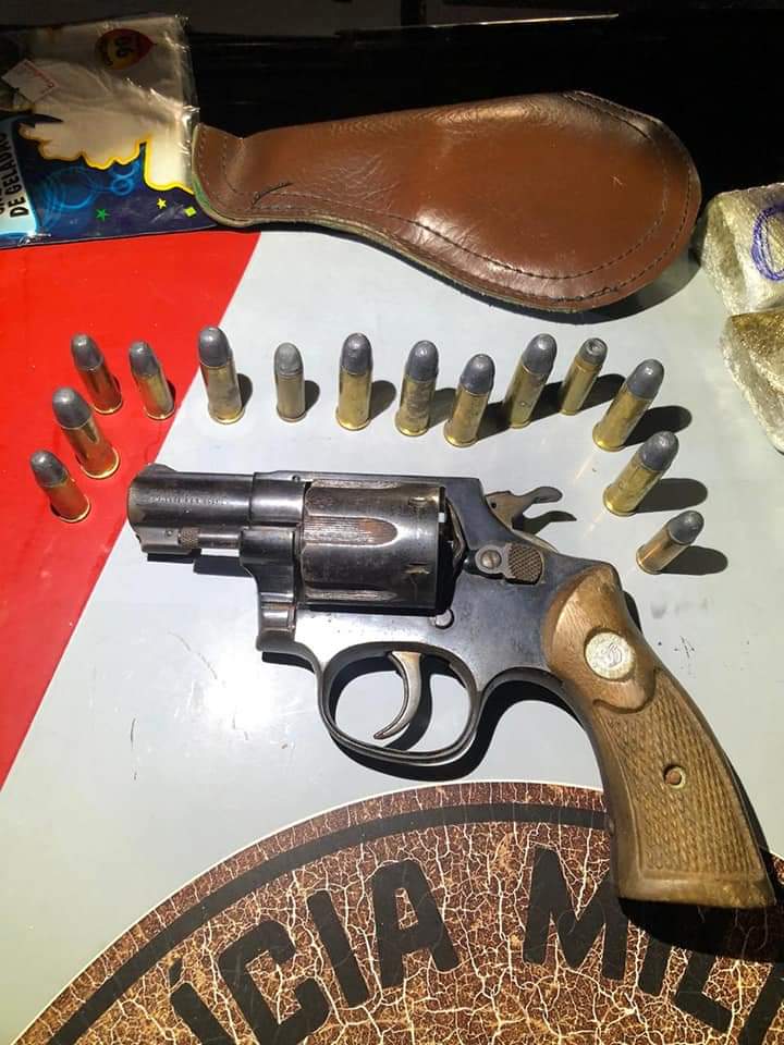 Homem é detido por posse ilegal de arma e tráfico de drogas em São José dos Campos
