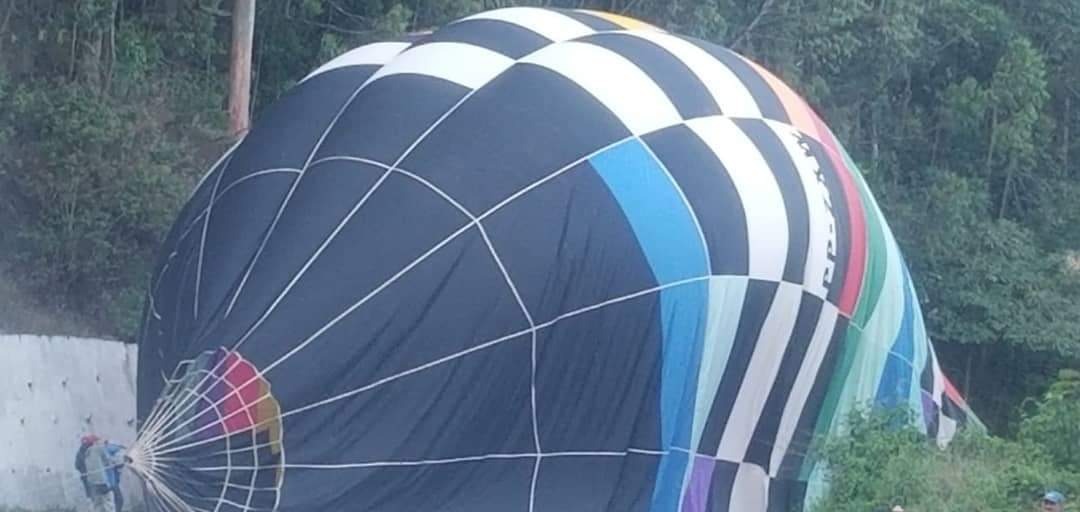 Balão cai na Rodovia Floriano Rodrigues Pinheiro