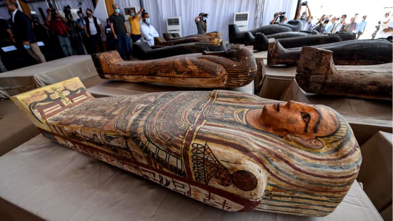 Sarcófago de 2.500 anos é aberto no Egito
