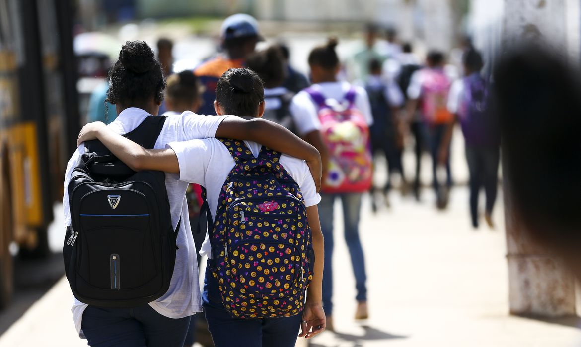 Retomada de escolas estaduais em São Paulo beneficia 200 mil alunos