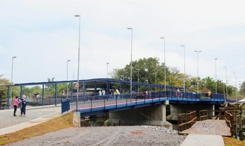 Ponte de concreto que liga os bairros Barra do Una e Juquehy é inaugurada em São Sebastião