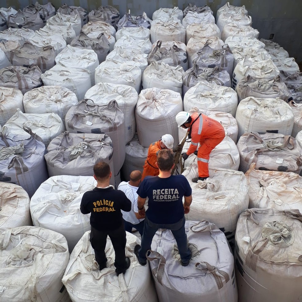 Polícia Federal apreende 1,5 tonelada de cocaína em navio no porto de São Sebastião