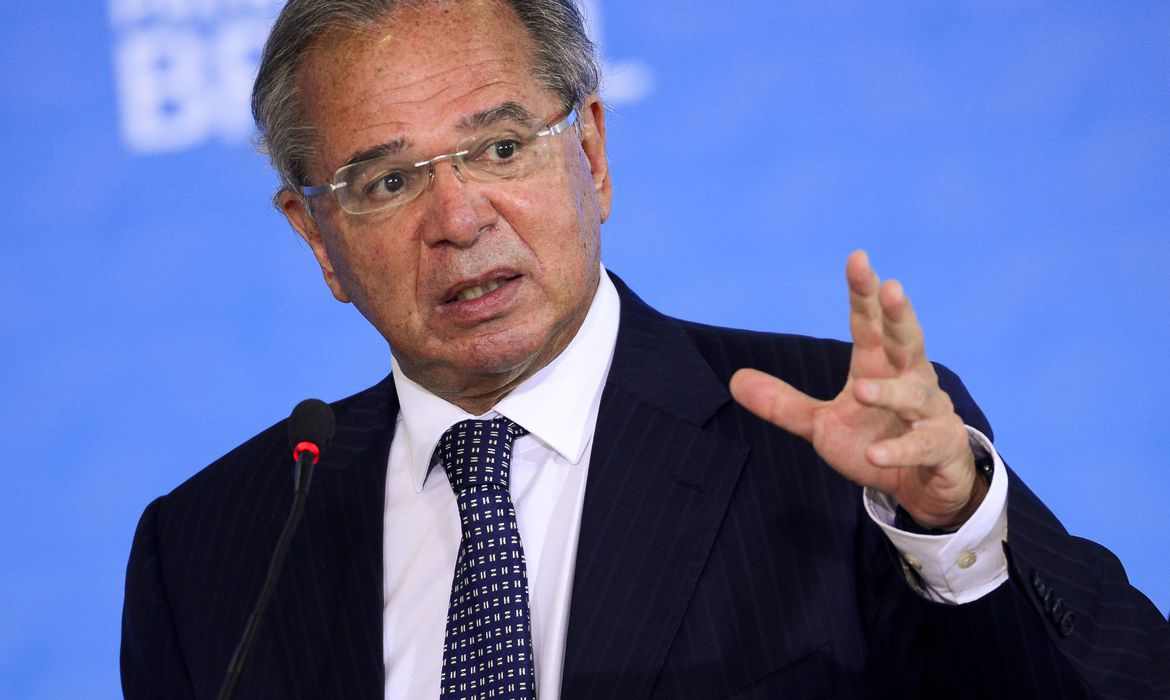 Guedes prevê perda de 300 mil vagas de trabalho em 2020