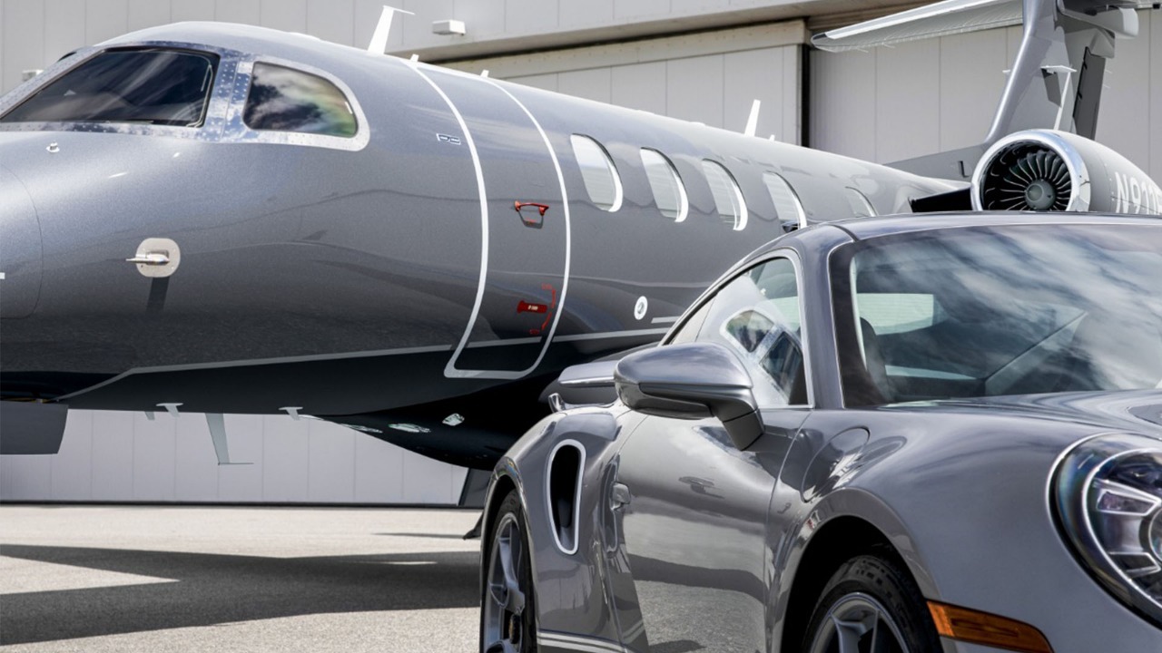 Parceria ente Embraer e Porsche irá oferecer versão exclusiva de carros e jatos
