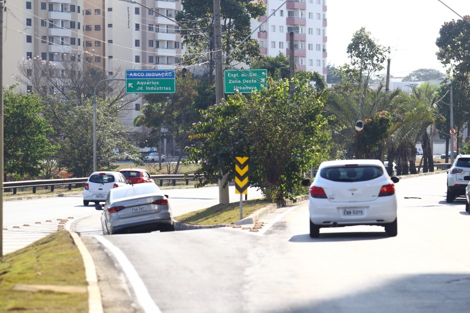 Pista local da Jorge Zarur será interditada na manhã deste domingo para poda de árvore em São José