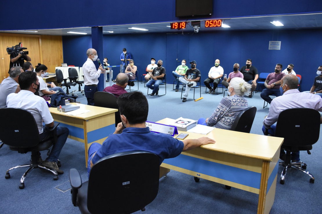 Projeto de Felício Ramuth sobre o horário de funcionamento das adegas recebe nove emendas