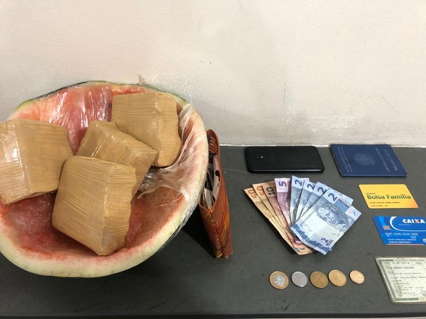 Falsa grávida é presa com drogas escondidas em “barriga falsa” feita de melancia em Guaratinguetá