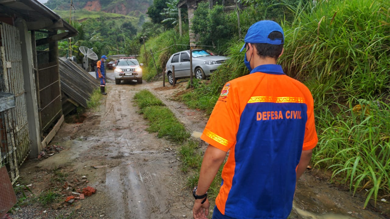 Defesa Civil de Caraguatatuba vistoria áreas de risco após alto volume de chuva