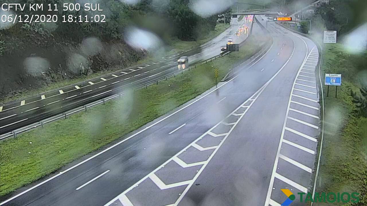 Trecho de serra da Rodovia dos Tamoios é interditado