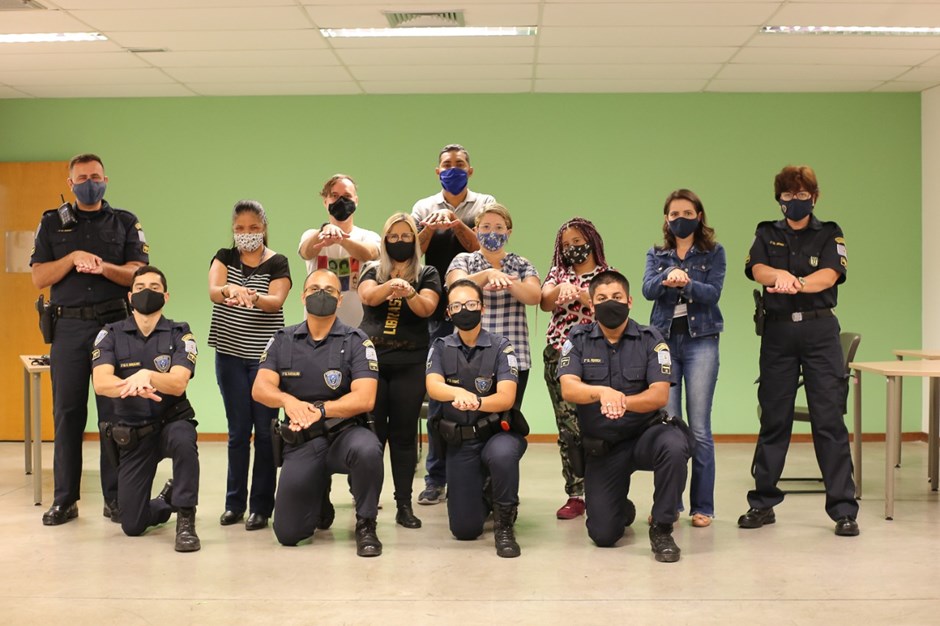 GCM de São José dos Campos recebe curso de Libras