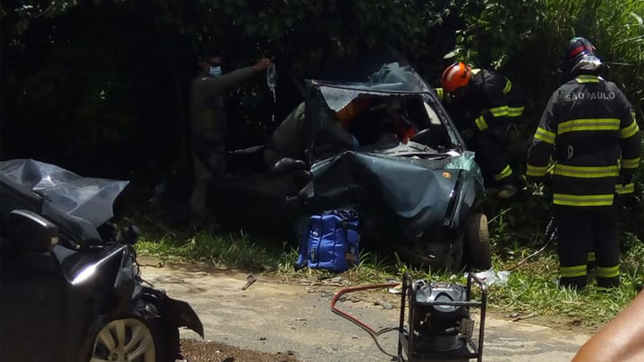 Duas pessoas ficam feridas em colisão frontal na SP-50, zona norte de São José dos Campos