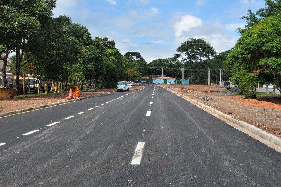 Via Esplanada está liberada para tráfego de veículos