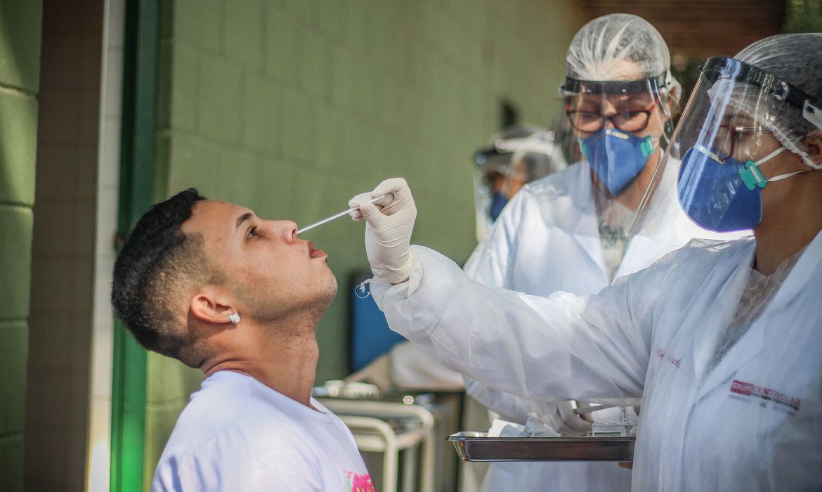 Covid-19: Brasil tem 173,8 mil mortes e 6,38 milhões de casos