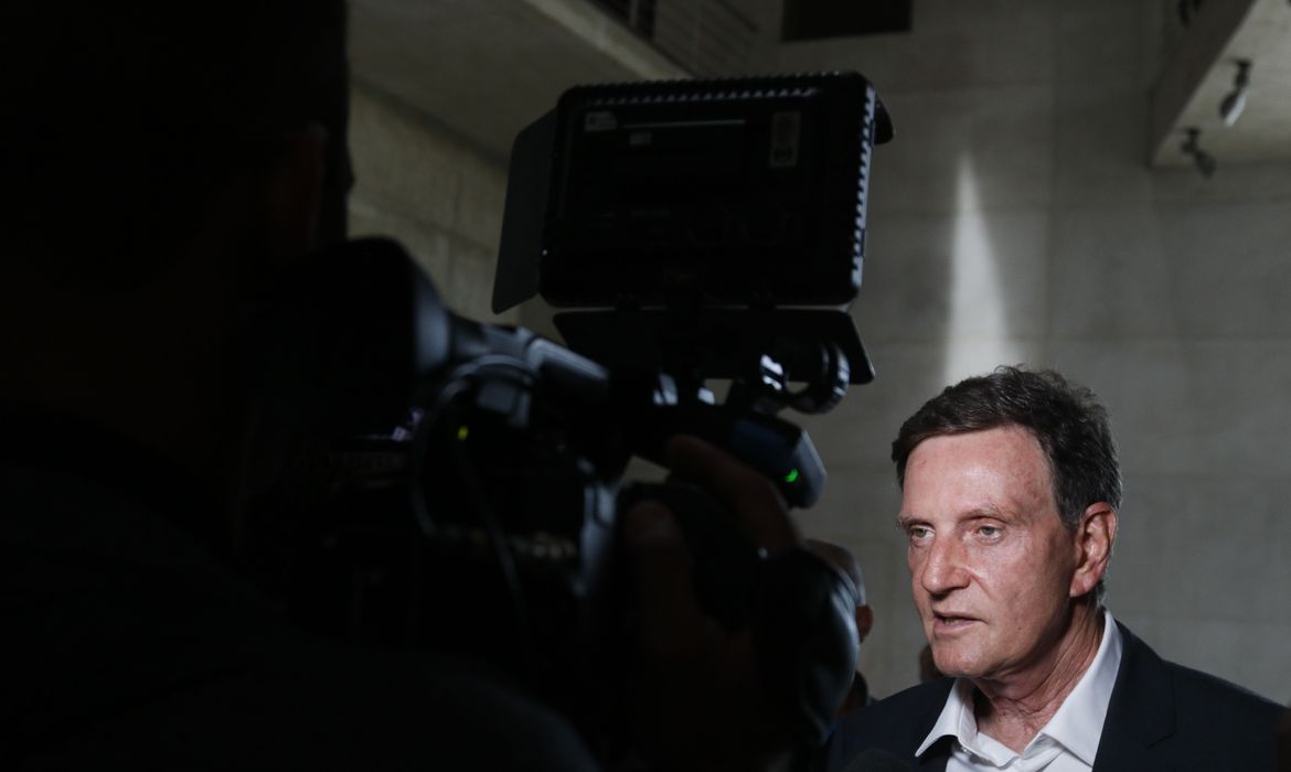 Prefeito do Rio, Marcelo Crivella, é encaminhado à polícia no Rio