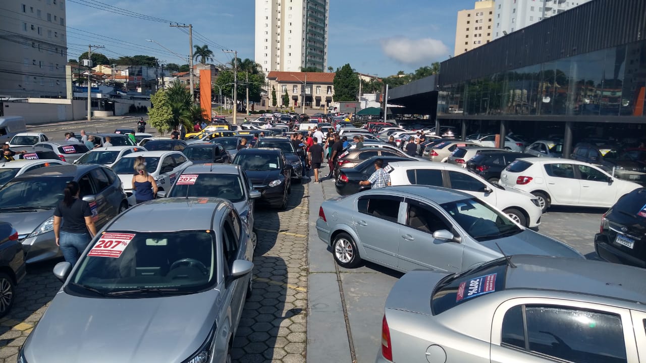 Manifestantes protestam contra aumento do ICMS em São José dos Campos