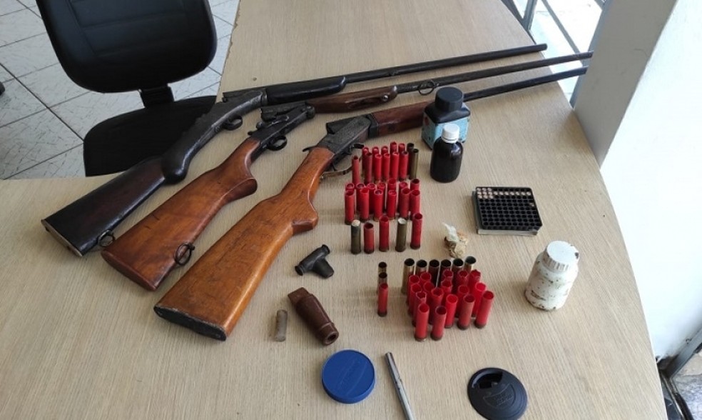 Homem aciona após briga com mulher e é preso por porte ilegal de arma de fogo em Caraguatatuba