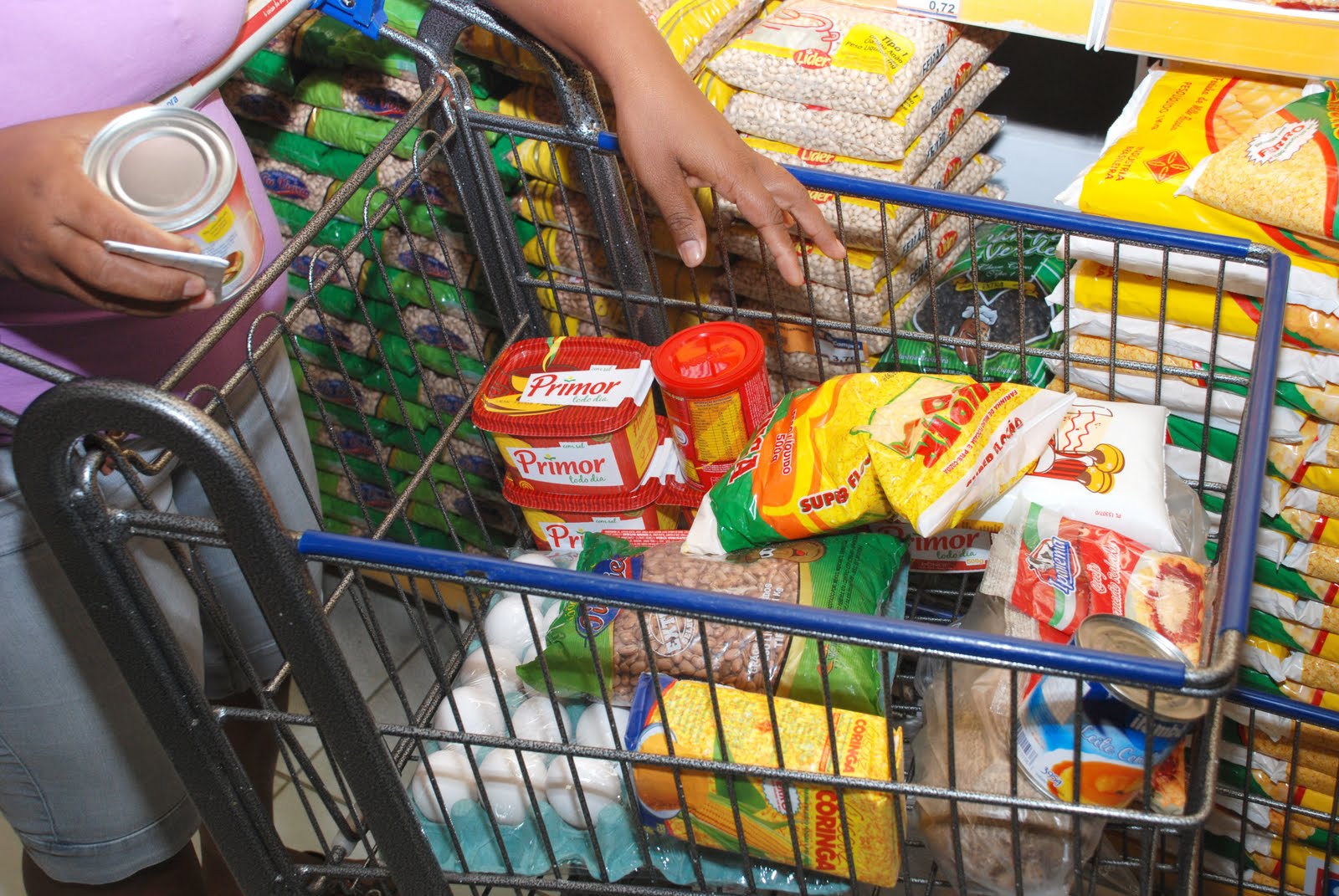 Preço da cesta básica sobe em 15 capitais do Brasil