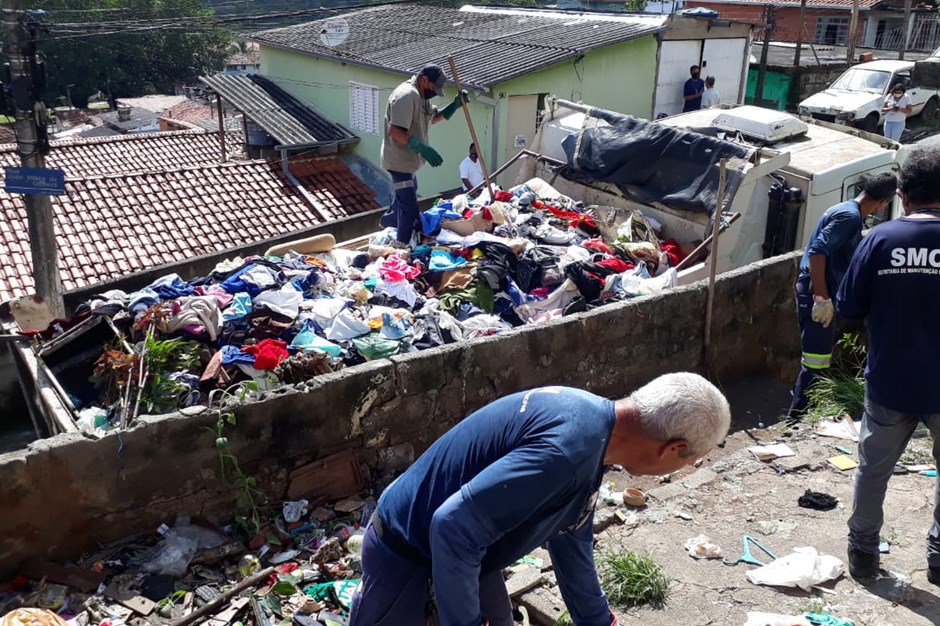 Prefeitura de São José dos Campos remove 15 toneladas de lixo de residências