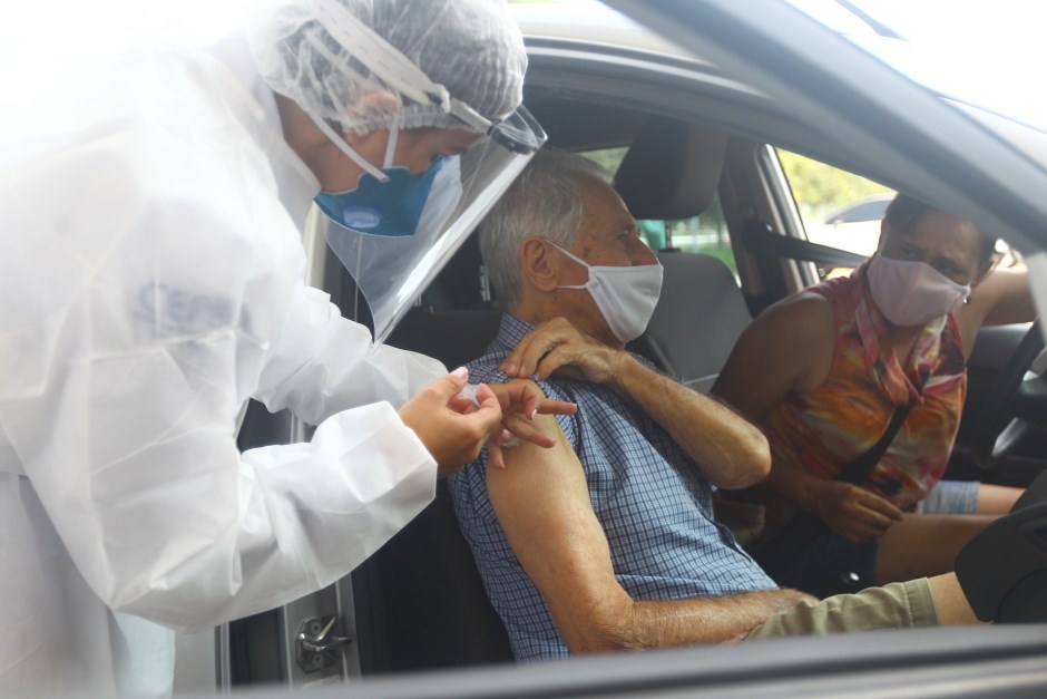 Taubaté inicia vacinação contra Covid-19 em idosos entre 62 e 60 anos