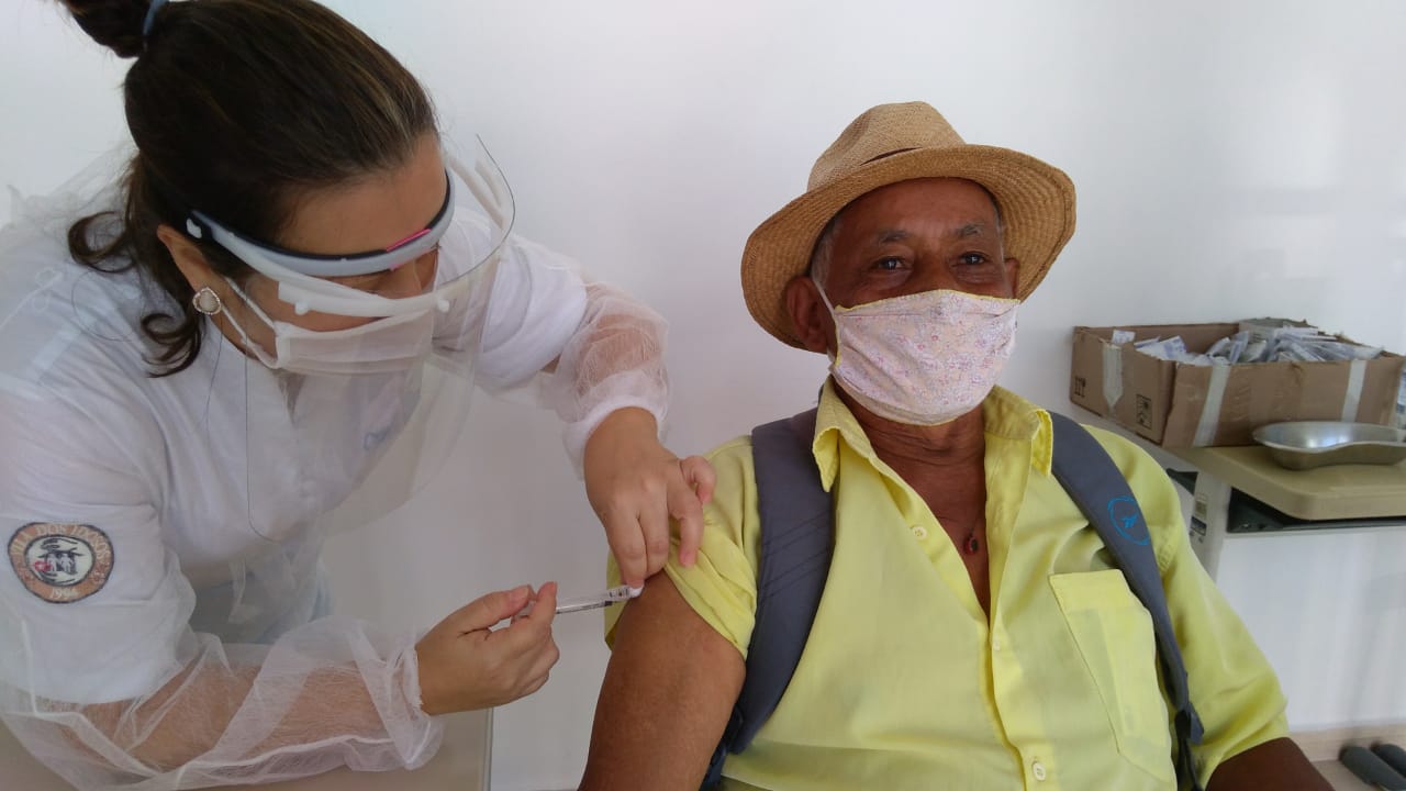 Cidades do Vale do Paraíba iniciam vacinação contra Covid-19 em idosos com mais de 85 anos