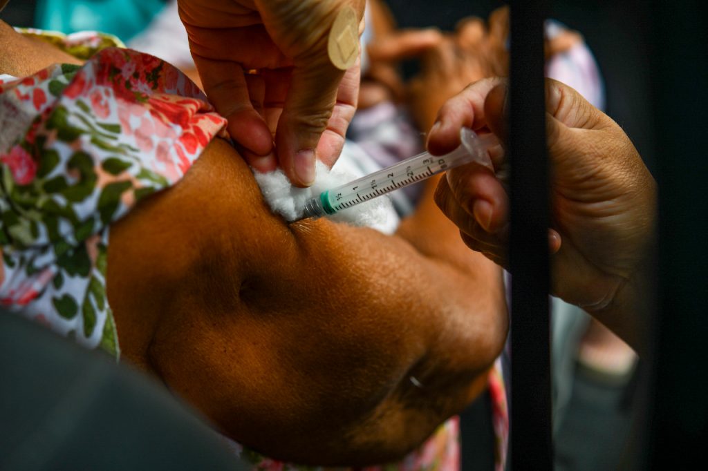 Covid-19: Jacareí inicia aplicação da dose de reforço em idosos