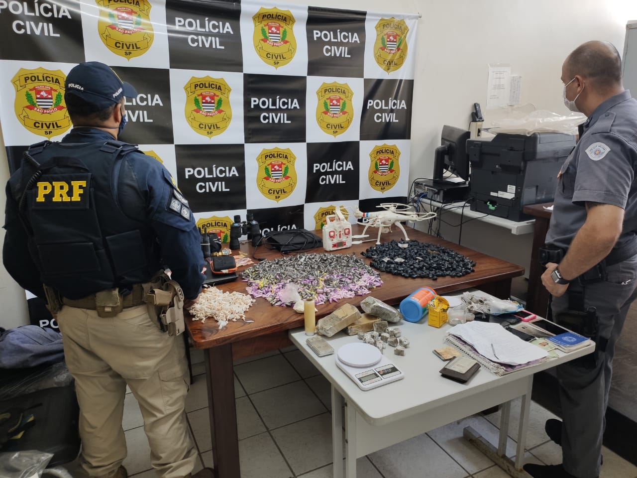 Operação Drive Thru prende nove pessoas por tráfico de drogas em Ubatuba