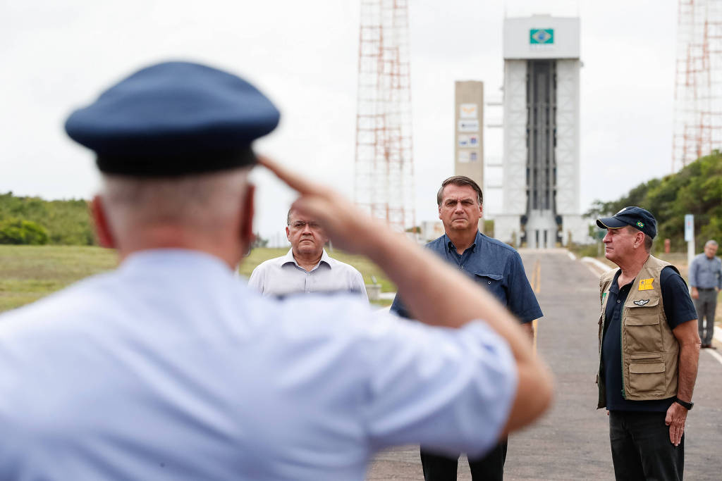 Bolsonaro diz que estuda estender auxílio emergencial, mas que benefício “não pode ser eterno”