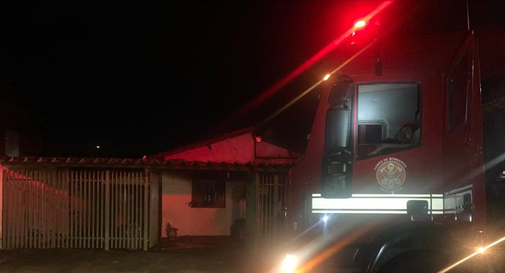Mãe e bebê ficam feridos após incêndio no Parque Aeroporto em Taubaté