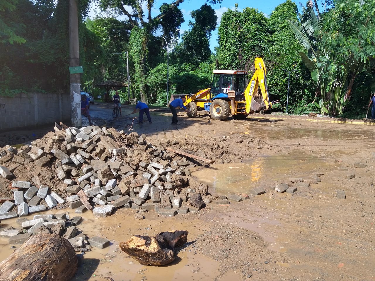 Estragos causados pela chuva afetam abastecimento de água em Ilhabela
