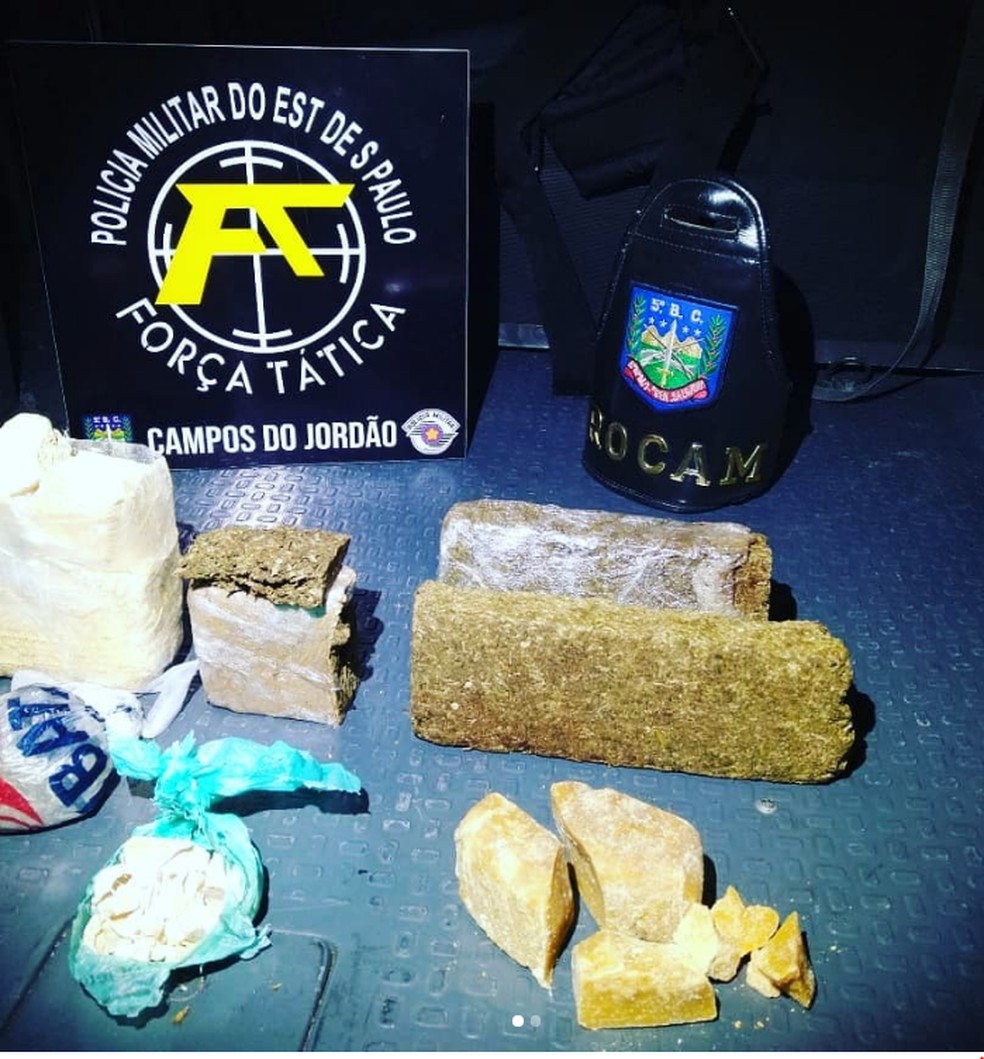 Motorista de aplicativo é preso após ser flagrado com drogas na SP-123 em Pindamonhangaba