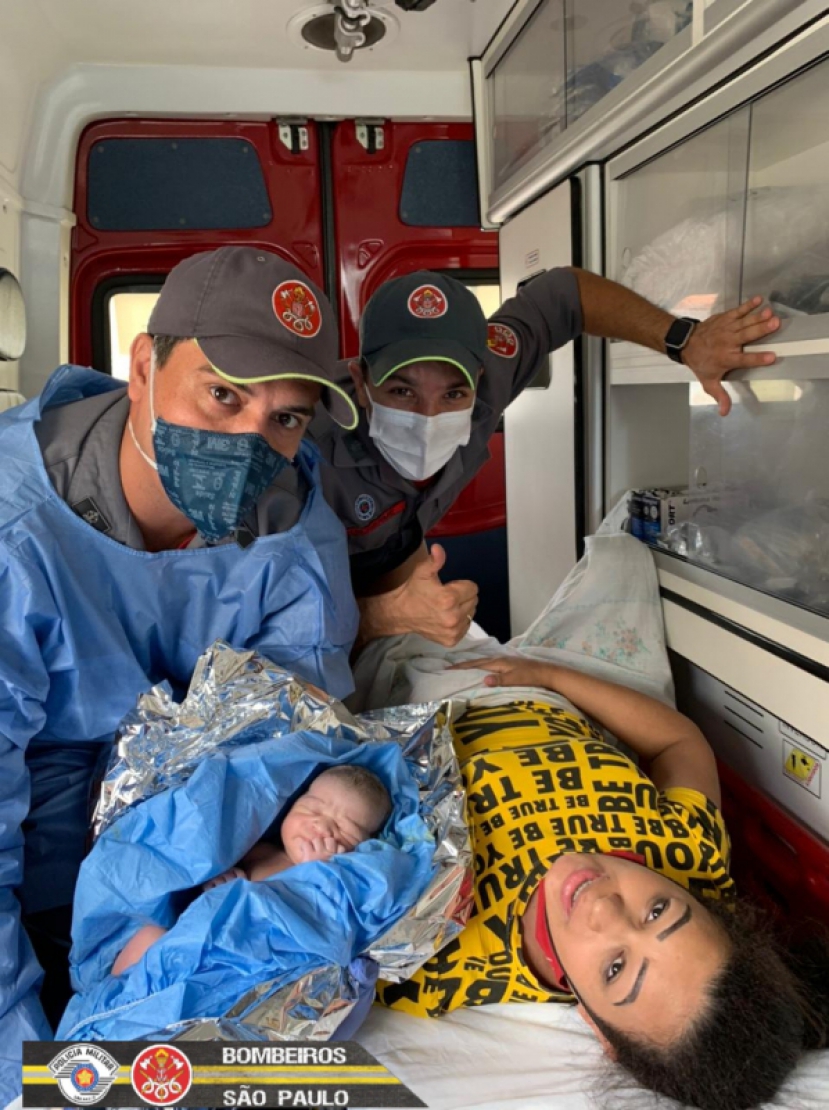 Bebê nasce em viatura dos Bombeiros a caminho do hospital em Jacareí