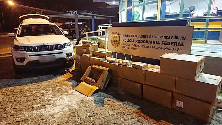 PRF apreende R$ 100 mil em aparelhos eletrônicos sem nota fiscal em Lavrinhas