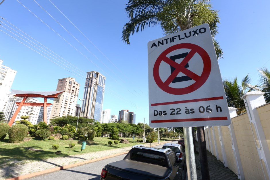 São José dos Campos instala novas placas antifluxo nas regiões oeste e sul