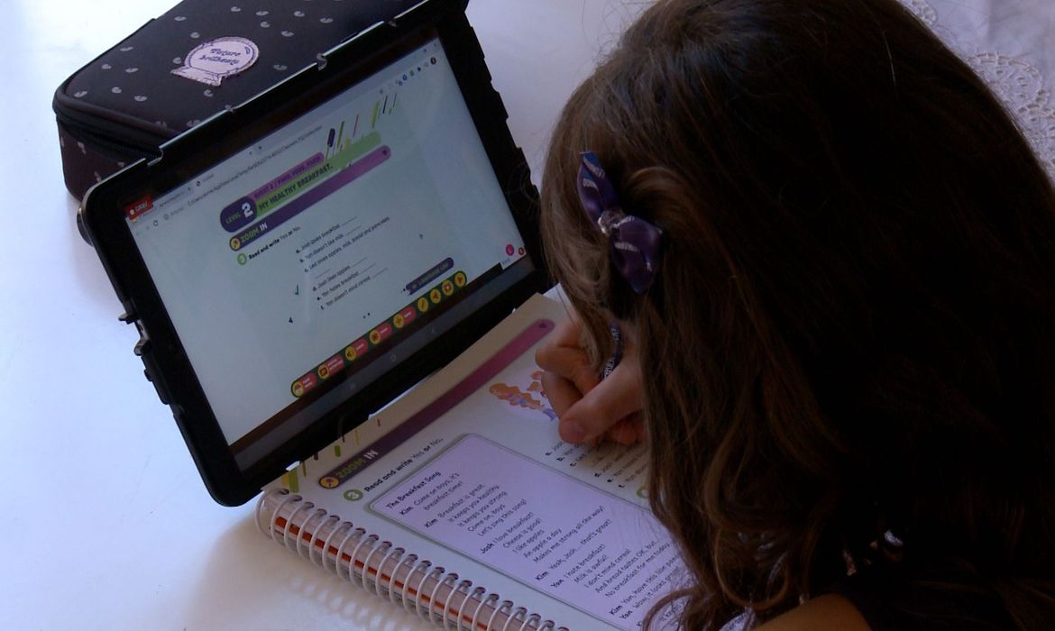 Educação de Jacareí divulga portal para pais, alunos e professores