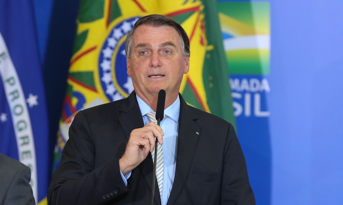 Bolsonaro diz que Governo Federal atuará por Copa América no Brasil