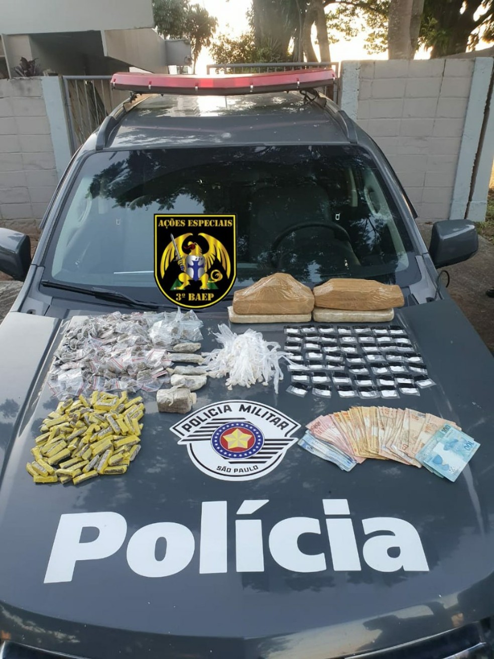 Três pessoas são presas com mais de 500 porções de droga em São José dos Campos
