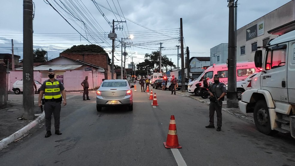 PM dispersa baile de rua com 300 pessoas em São José dos Campos