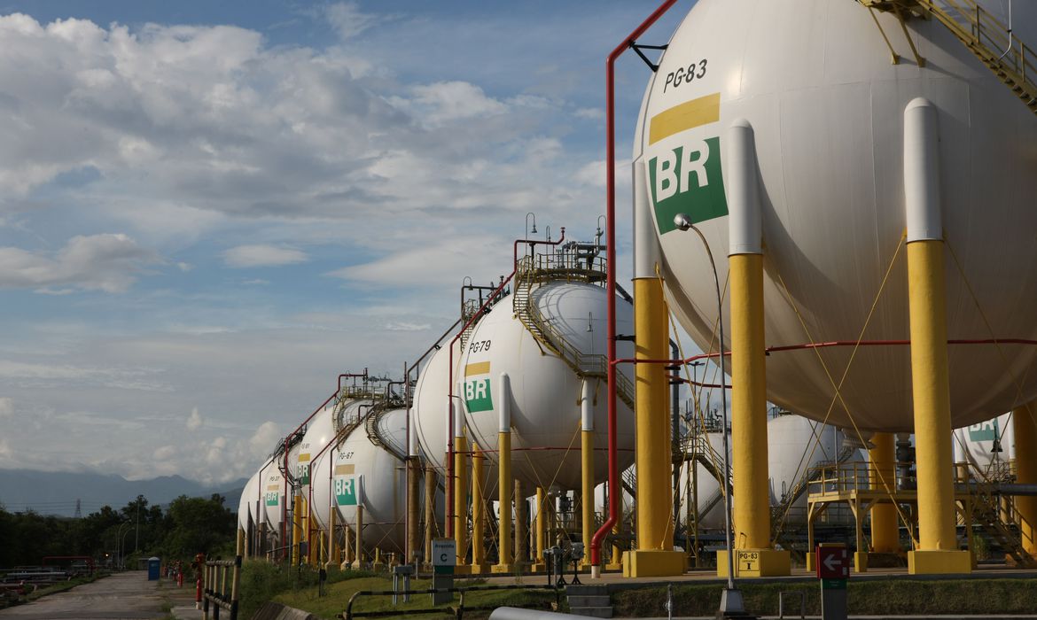 Petrobras aumenta pela sexta vez preços da gasolina e do diesel nas refinarias