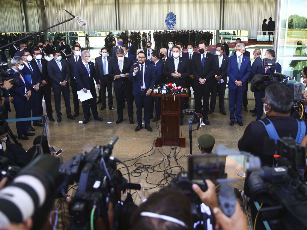 Bolsonaro anuncia criação de comitê de combate a Covid-19