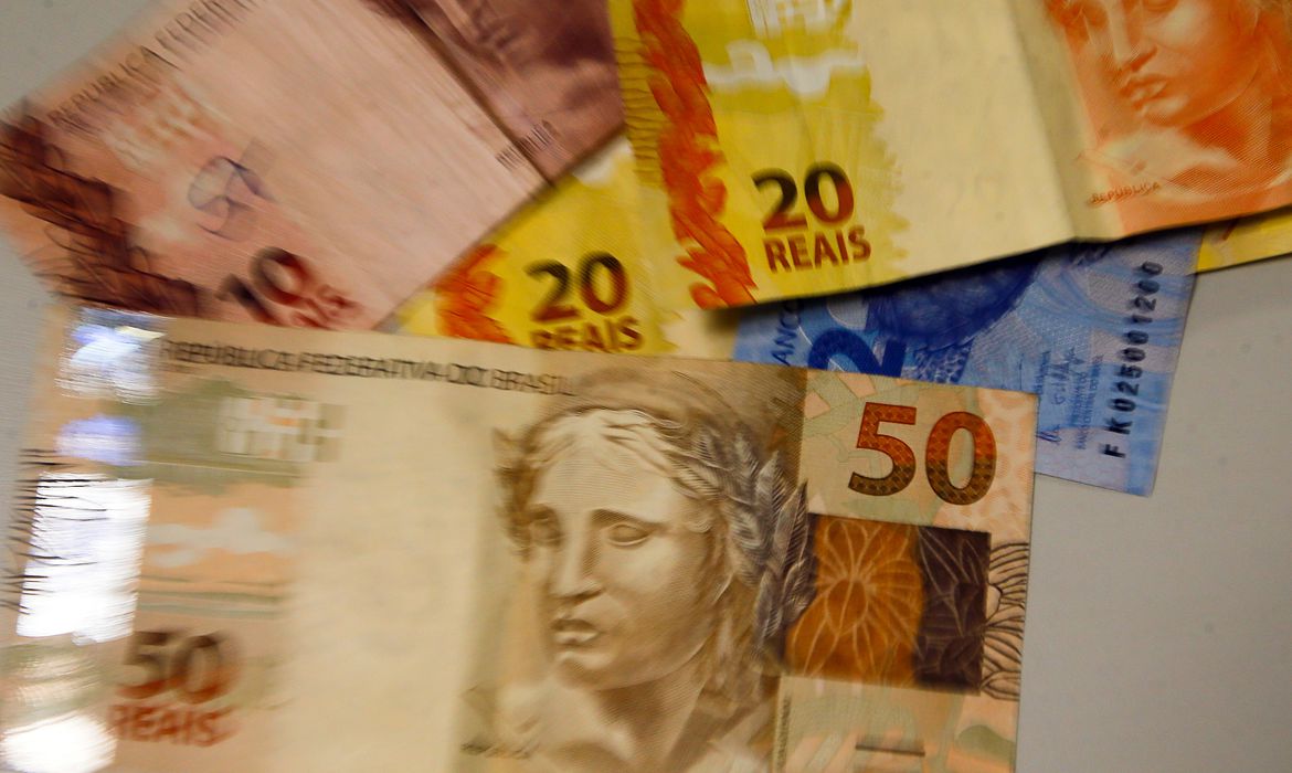 Arrecadação federal sobe 18,5% e bate recorde para meses de marçoO