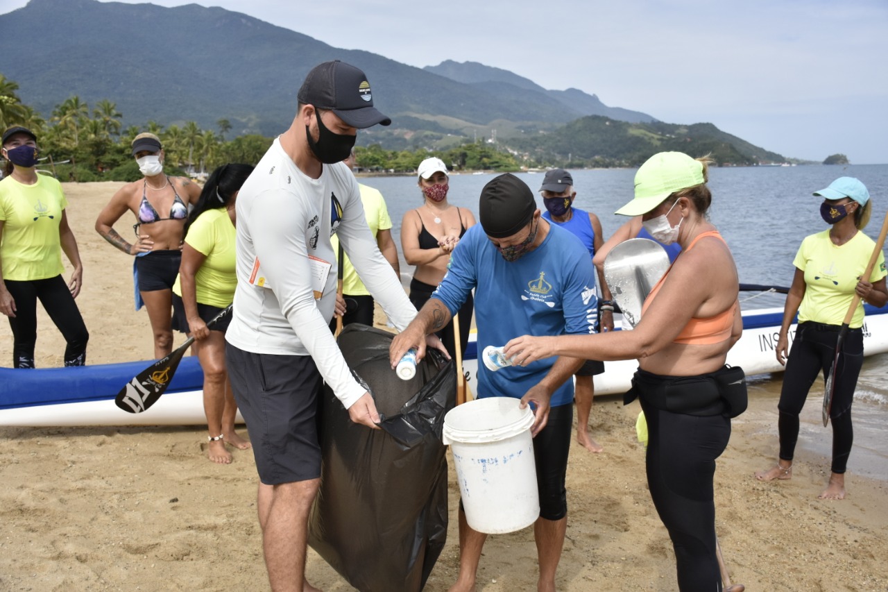Ação ambiental retira mais de 637 kg de resíduos de praias de Ilhabela