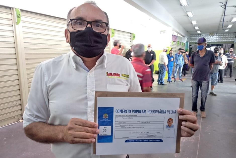 Prefeitura de São José dos Campos entrega 90 licenças a comerciantes da Rodoviária Velha