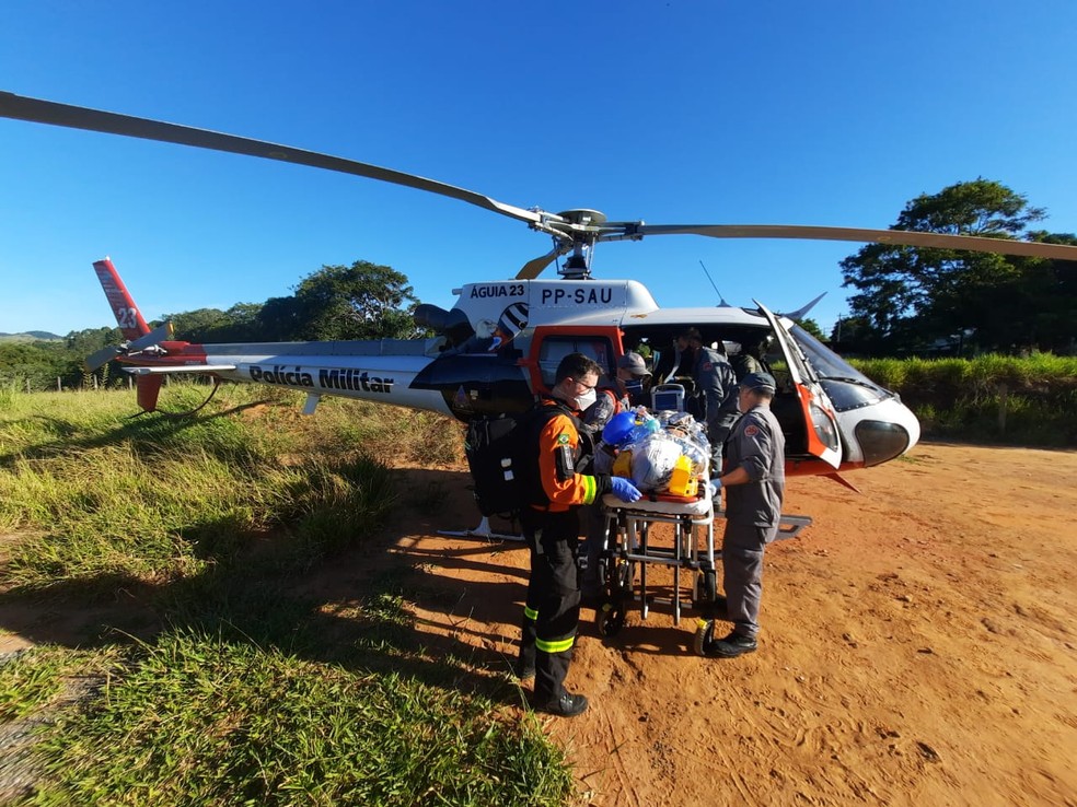 Motociclista é resgatado pelo Águia após acidente em Taubaté