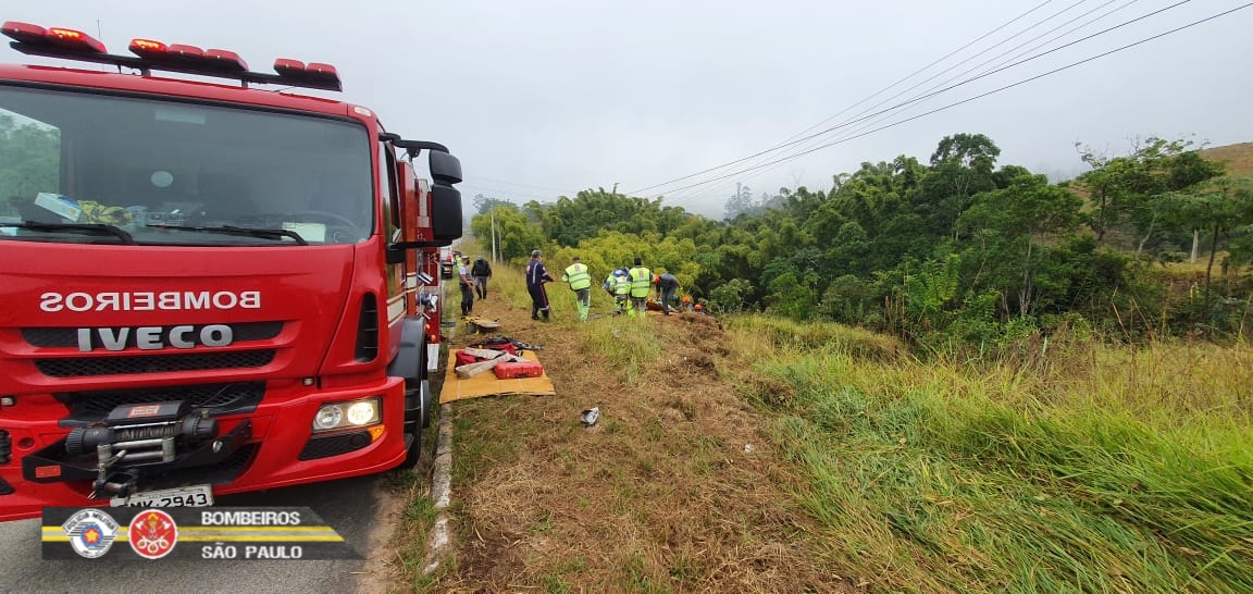 Capotamento deixa um ferido na Floriano Rodrigues em Taubaté